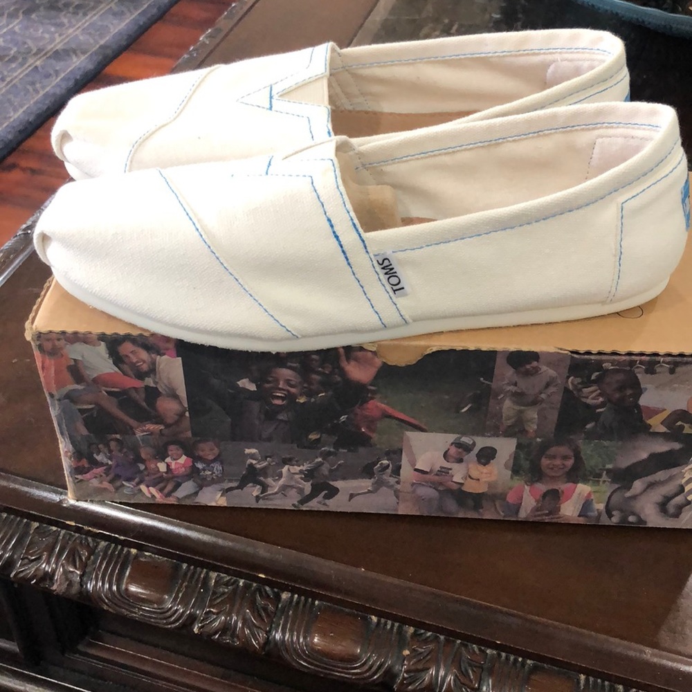 Toms classic white canvas